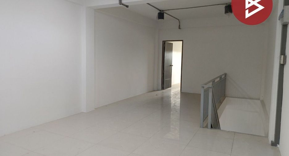 Local comercial en alquiler y en venta de 4 habitaciones en Khlong Luang, Pathum Thani