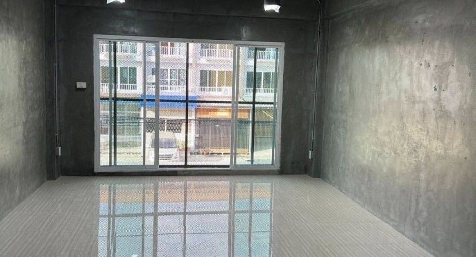 Local comercial en alquiler y en venta de 4 habitaciones en Khlong Luang, Pathum Thani