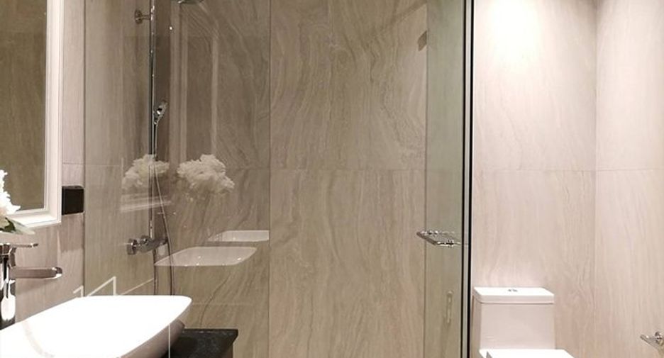 For rent 2 bedrooms condo in Watthana, Bangkok