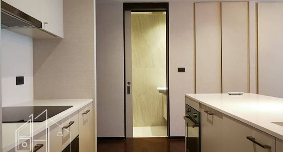 For rent and for sale 1 bed condo in Watthana, Bangkok