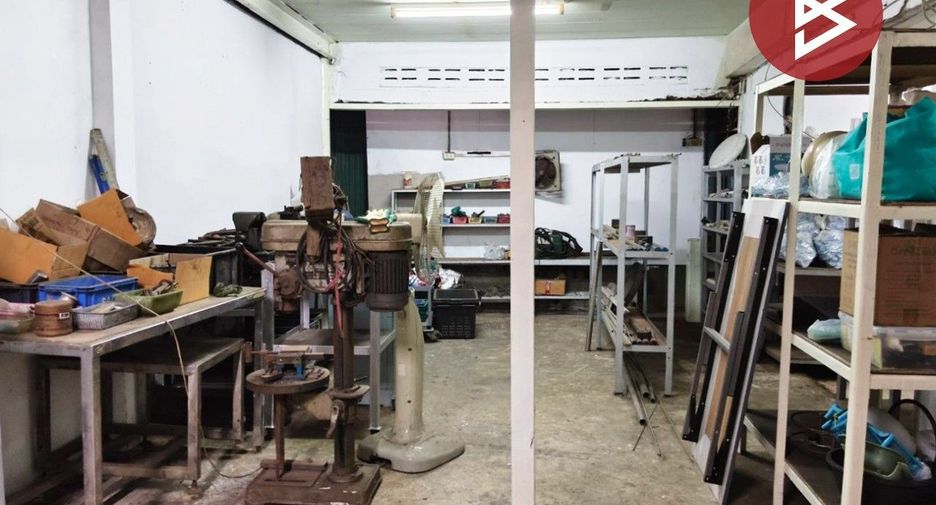 For sale 2 bedrooms warehouse in Mueang Samut Prakan, Samut Prakan