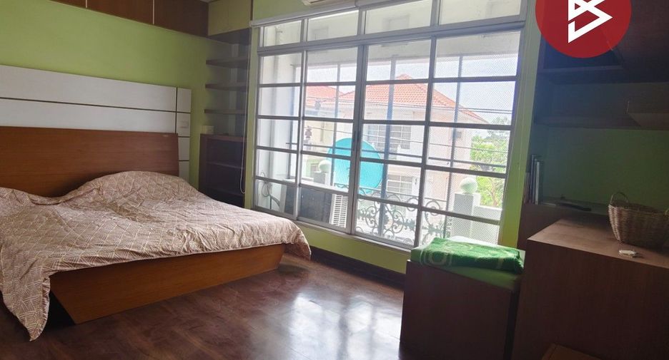 À vendre 6 chambres maison de ville à Prawet, Bangkok