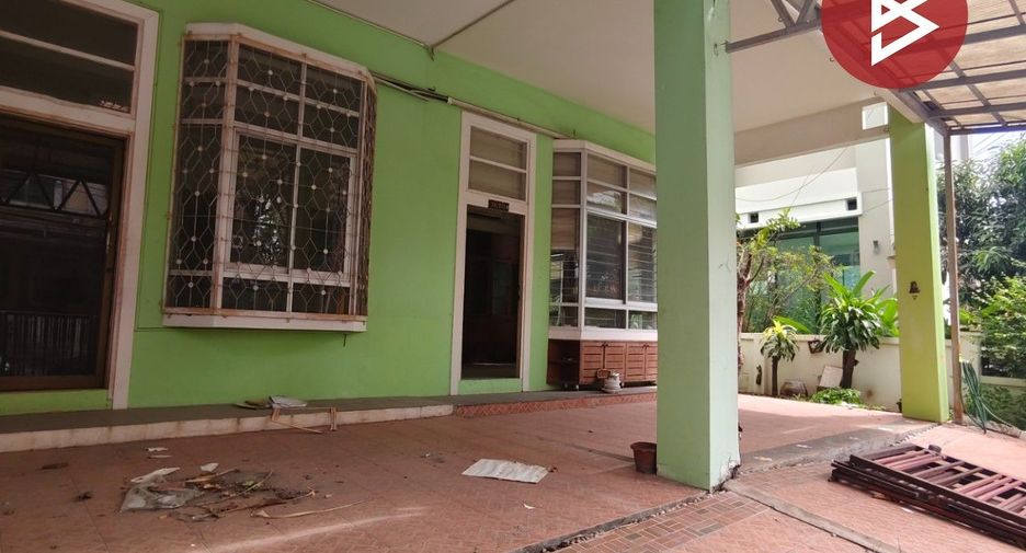 À vendre 6 chambres maison de ville à Prawet, Bangkok