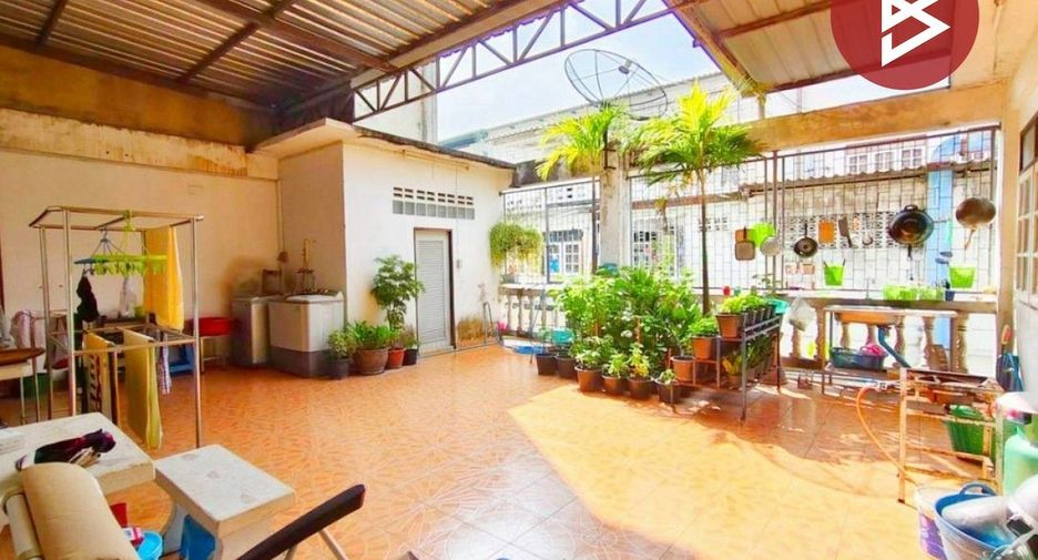Local comercial en venta de 6 habitaciones en Bang Khun Thian, Bangkok