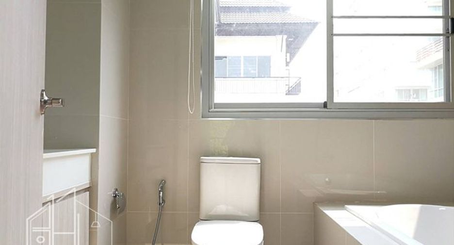 À louer 3 chambres appartement à Watthana, Bangkok
