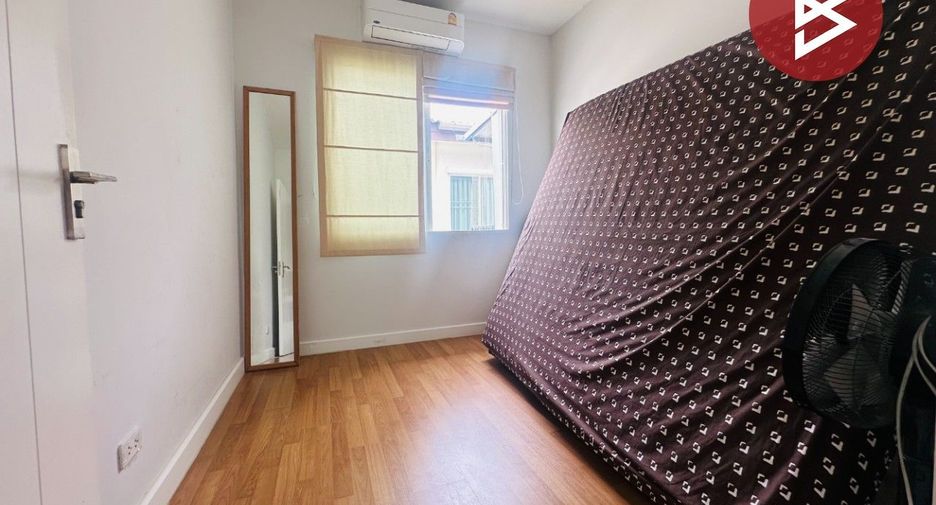 Casa adosada en venta de 4 habitaciones en Mueang Nonthaburi, Nonthaburi