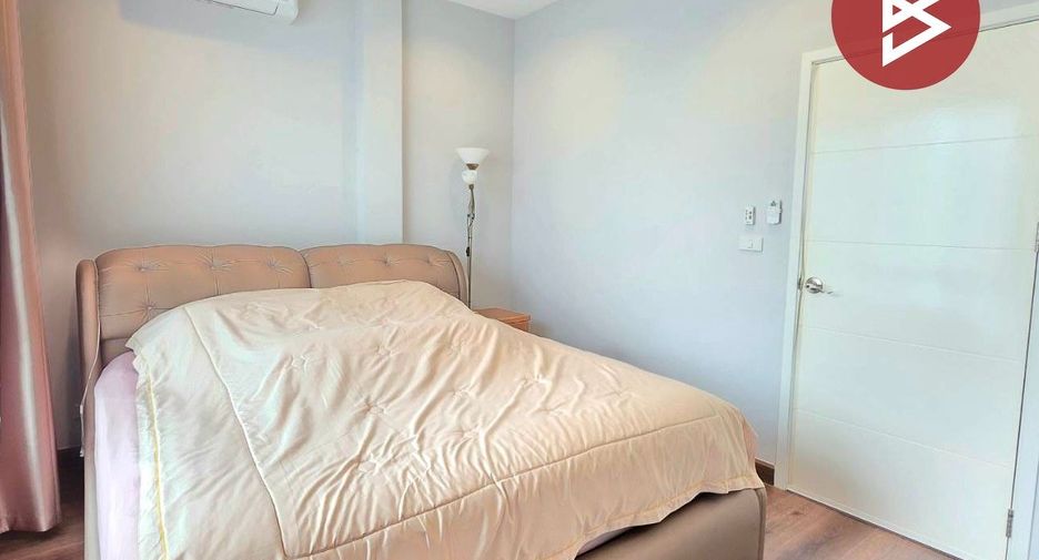 Casa adosada en venta de estudio en Thung Khru, Bangkok