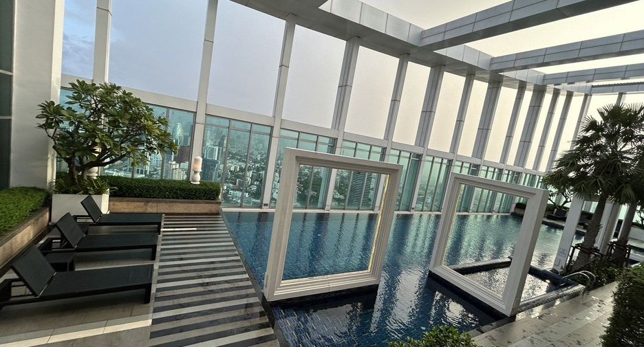 For sale 2 bedrooms condo in Phaya Thai, Bangkok