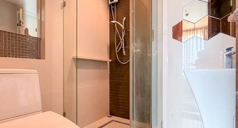 For sale 2 bedrooms condo in Phaya Thai, Bangkok