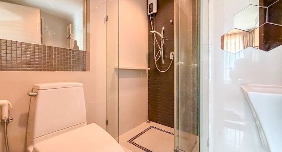 For sale 2 bedrooms condo in Phaya Thai, Bangkok