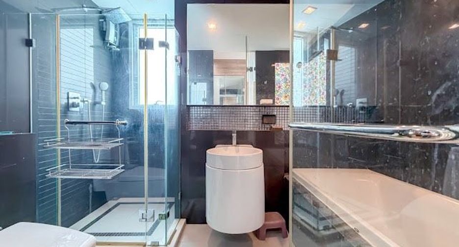 For sale 2 bedrooms condo in Phaya Thai, Bangkok