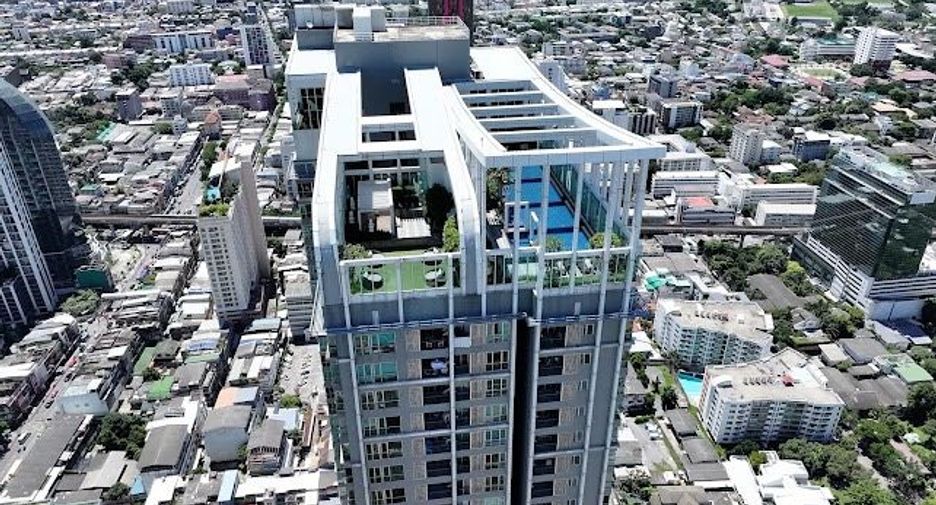 For sale 2 bedrooms condo in Phaya Thai, Bangkok