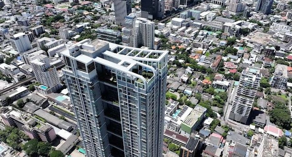 For sale 2 bedrooms condo in Phaya Thai, Bangkok