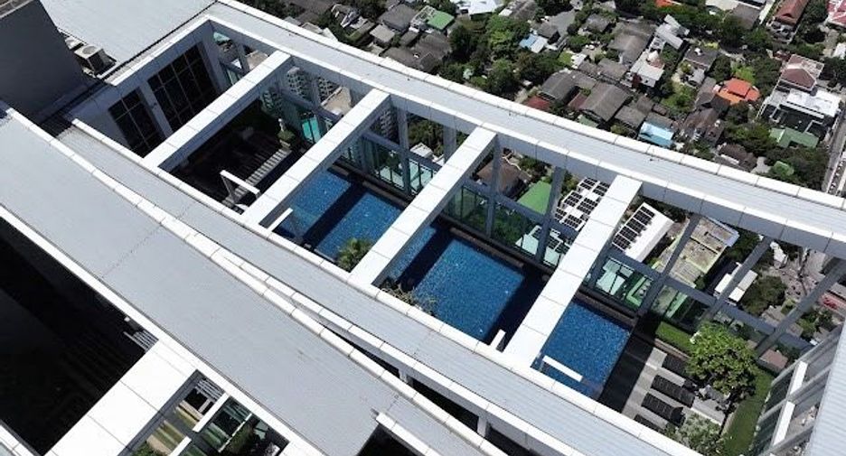 For sale 2 bedrooms condo in Phaya Thai, Bangkok