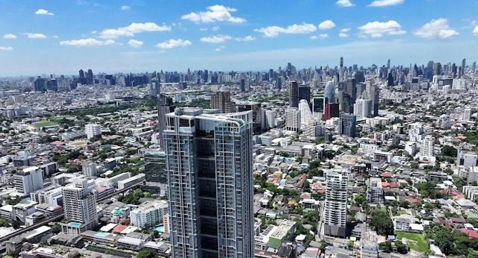For sale 2 bedrooms condo in Phaya Thai, Bangkok