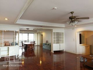 Apartamento en alquiler de 3 habitaciones en Khlong Toei, Bangkok