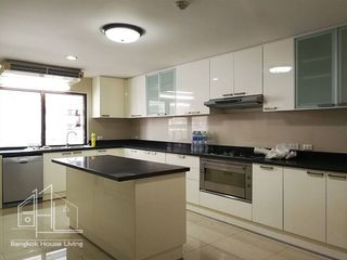 Apartamento en alquiler de 3 habitaciones en Khlong Toei, Bangkok