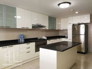 Apartamento en alquiler de 3 habitaciones en Khlong Toei, Bangkok