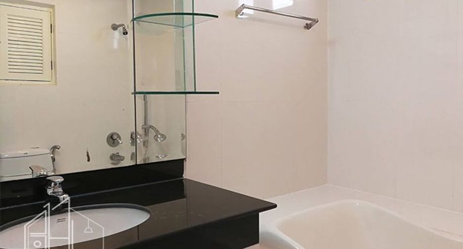 For rent 3 ベッドルーム apartment in Khlong Toei, Bangkok