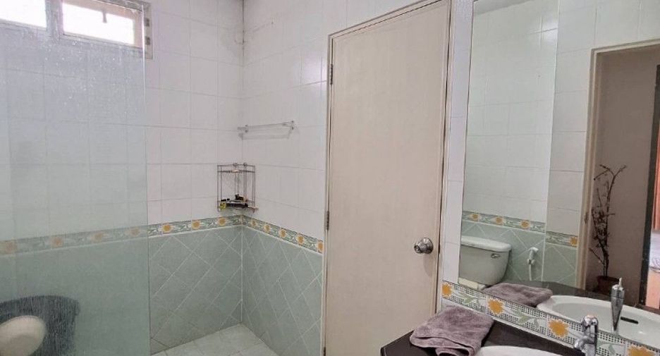 Reihenhaus zum Kauf mit 4 Zimmer in Min Buri, Bangkok