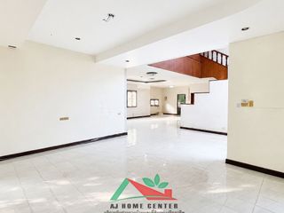 For sale 5 bedrooms house in Thawi Watthana, Bangkok