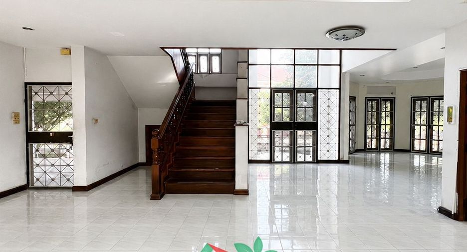 For sale 5 bedrooms house in Thawi Watthana, Bangkok