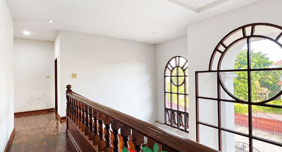 For sale 5 bedrooms house in Thawi Watthana, Bangkok