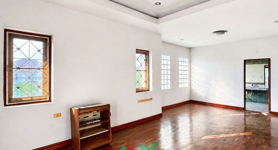 For sale 5 bedrooms house in Thawi Watthana, Bangkok