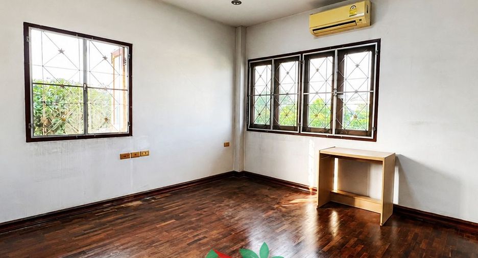 For sale 5 bedrooms house in Thawi Watthana, Bangkok