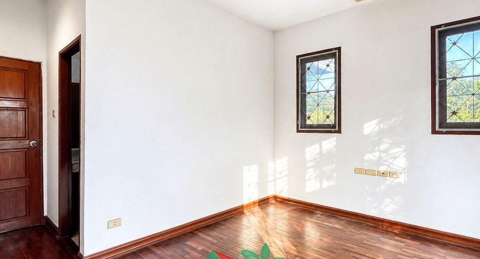 For sale 5 bedrooms house in Thawi Watthana, Bangkok