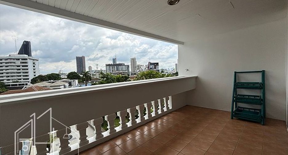 For rent 3 ベッドルーム condo in Khlong Toei, Bangkok