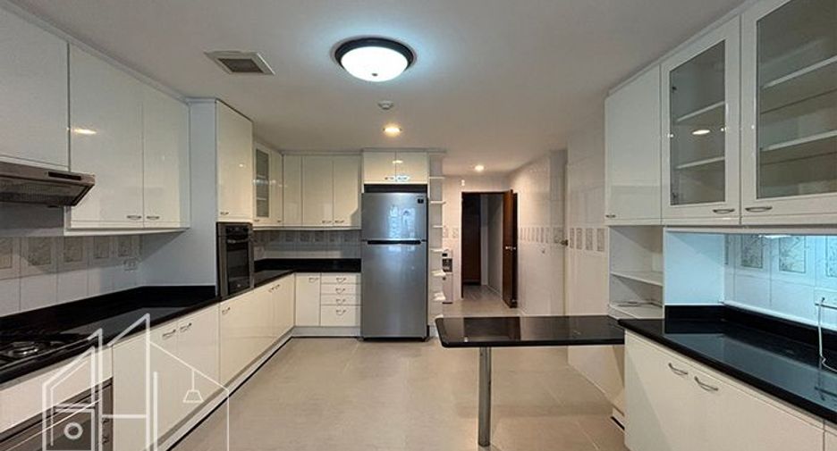 For rent 3 ベッドルーム condo in Khlong Toei, Bangkok