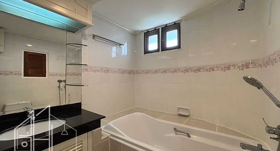 For rent 3 ベッドルーム condo in Khlong Toei, Bangkok