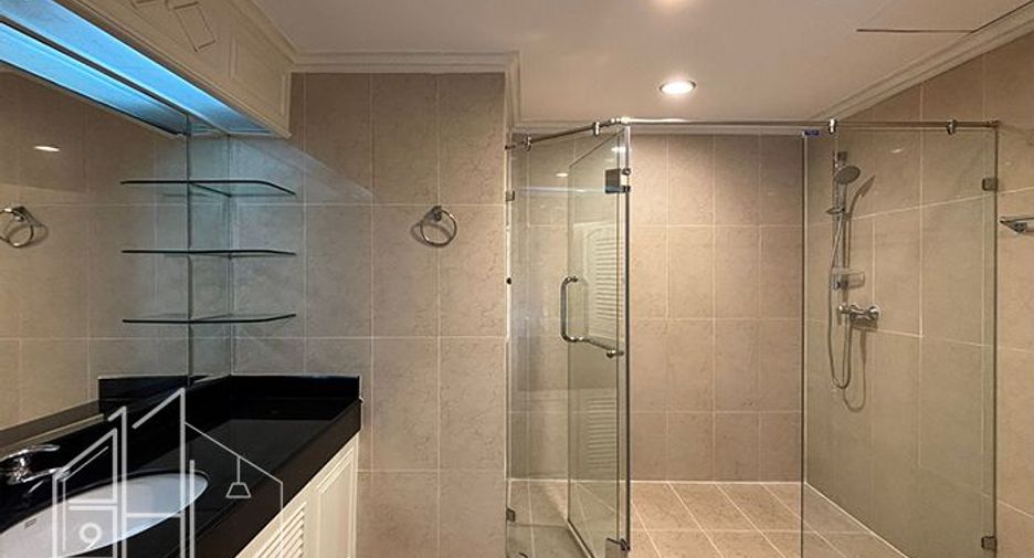 For rent 3 ベッドルーム condo in Khlong Toei, Bangkok
