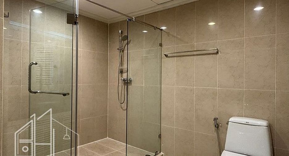 For rent 3 ベッドルーム condo in Khlong Toei, Bangkok