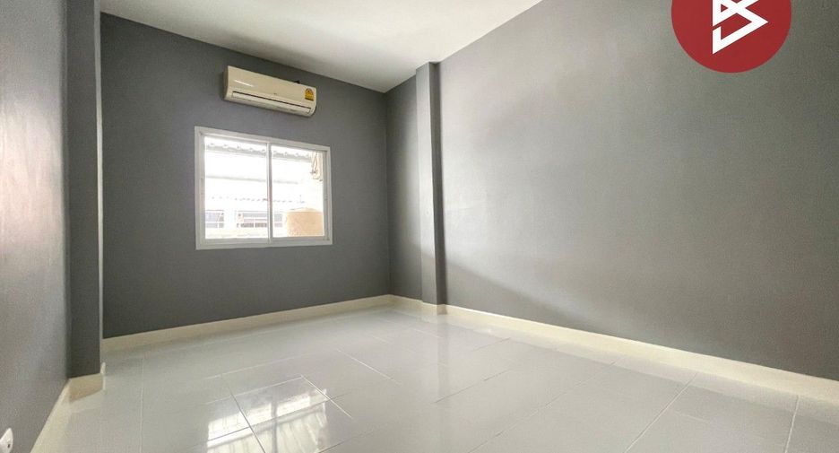 À vendre 2 chambres maison de ville à Phan Thong, Chonburi