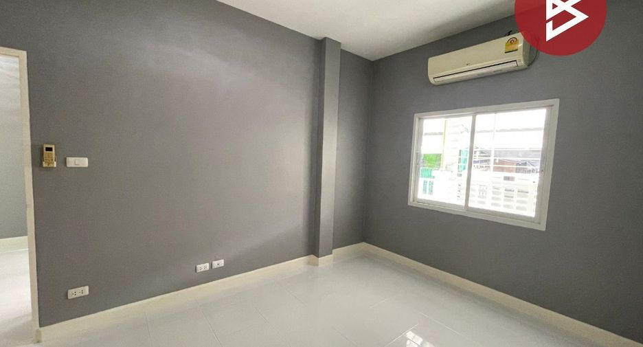À vendre 2 chambres maison de ville à Phan Thong, Chonburi