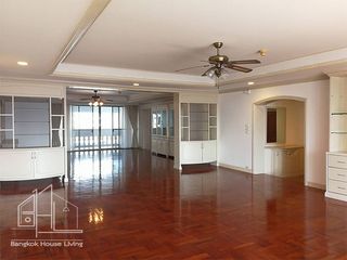 Apartamento en alquiler de 3 habitaciones en Khlong Toei, Bangkok