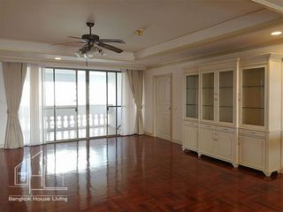Apartamento en alquiler de 3 habitaciones en Khlong Toei, Bangkok