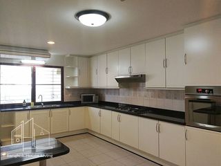 Apartamento en alquiler de 3 habitaciones en Khlong Toei, Bangkok