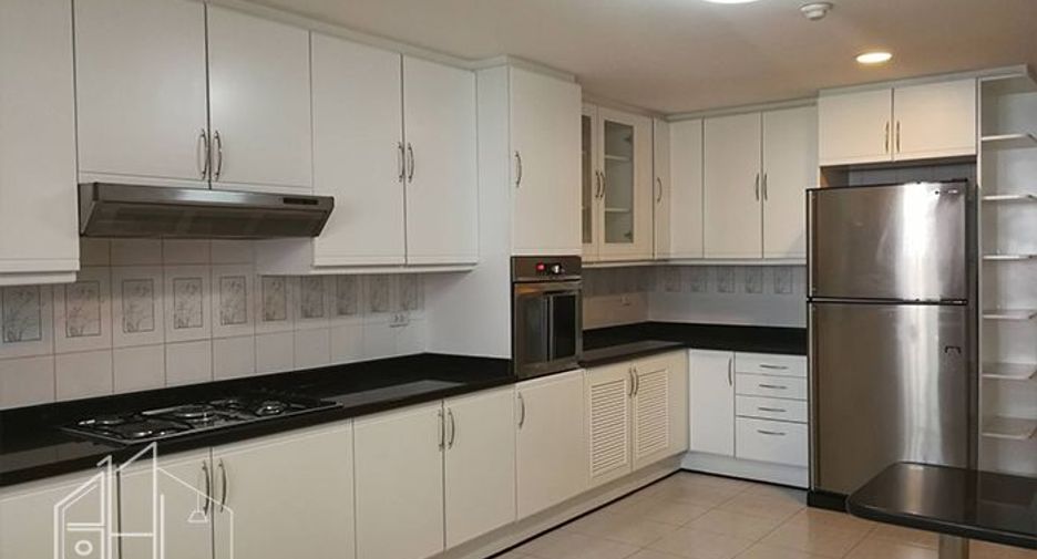 For rent 3 ベッドルーム apartment in Khlong Toei, Bangkok