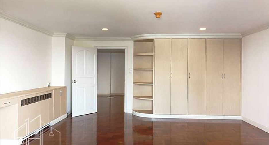 For rent 3 ベッドルーム apartment in Khlong Toei, Bangkok