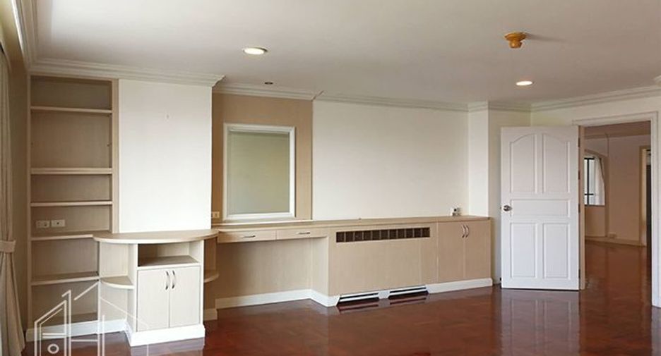 For rent 3 ベッドルーム apartment in Khlong Toei, Bangkok