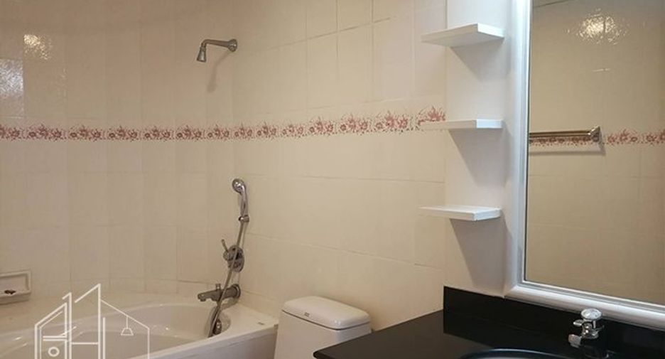 For rent 3 ベッドルーム apartment in Khlong Toei, Bangkok