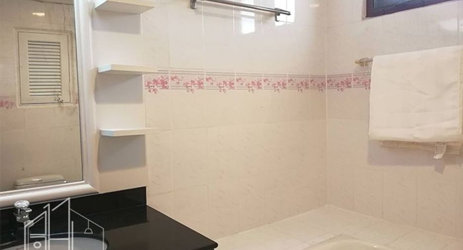 For rent 3 ベッドルーム apartment in Khlong Toei, Bangkok