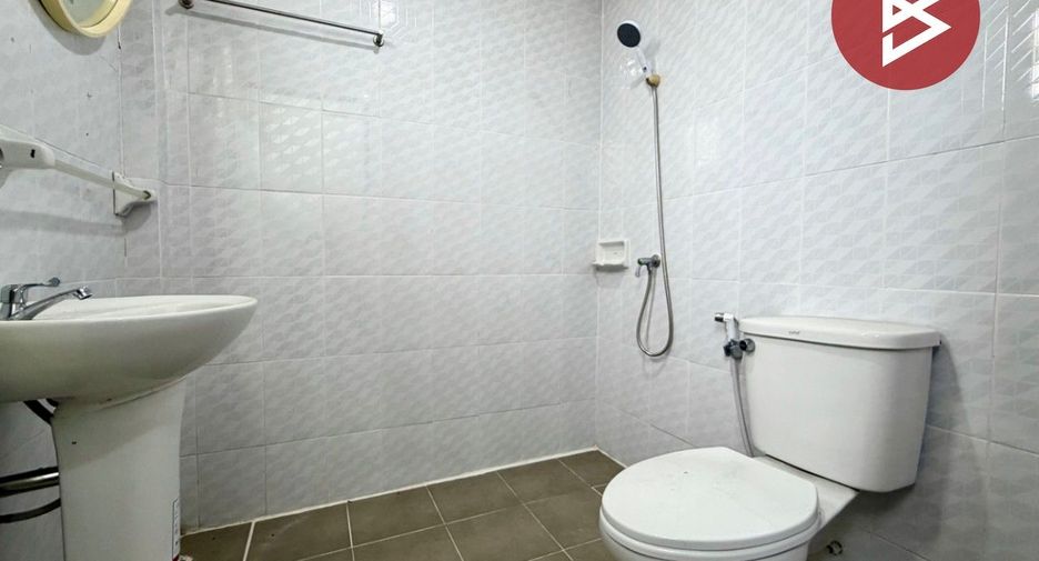 For sale 3 bedrooms townhouse in Mueang Nakhon Pathom, Nakhon Pathom