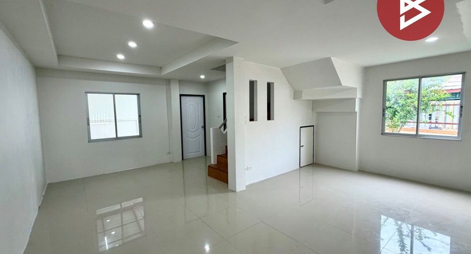 For sale 3 bedrooms townhouse in Mueang Nakhon Pathom, Nakhon Pathom