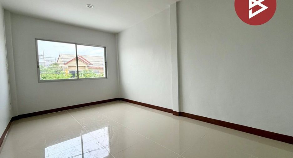 For sale 3 bedrooms townhouse in Mueang Nakhon Pathom, Nakhon Pathom
