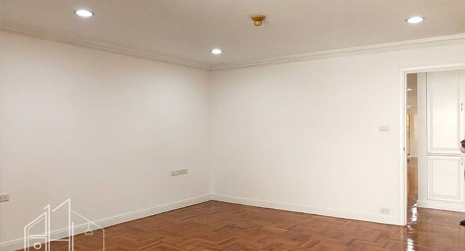 For rent 4 ベッドルーム apartment in Khlong Toei, Bangkok