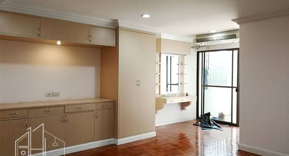 For rent 4 ベッドルーム apartment in Khlong Toei, Bangkok
